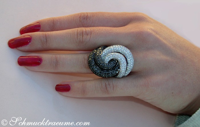 Üppiger schwarze Diamanten Ring mit weißen Brillanten - Image 4