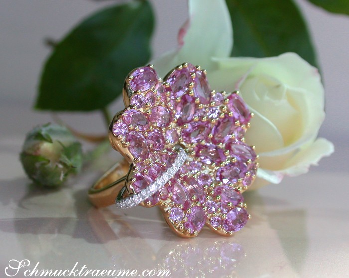 Rosa Saphir Ring im Blüten Design aus Gelb- & Weißgold 750