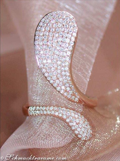 Roségold-750-Ring mit glänzenden Brillanten, Detailansicht von oben