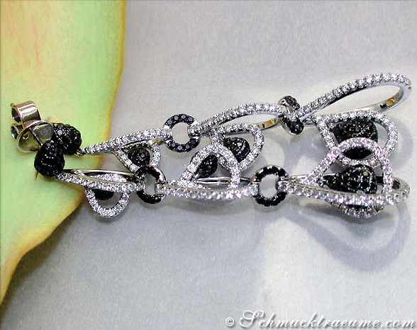 Extra lange Ohrringe mit schwarzen & weißen Diamanten, detailreiches Design, elegant