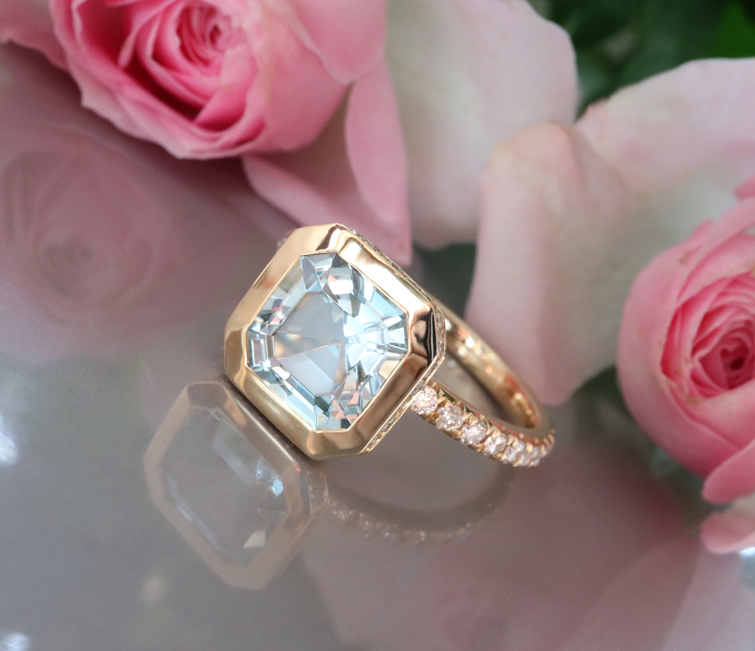 Raffinierter Aquamarin-Ring mit Brillanten in Gelbgold 585, Detailaufnahme