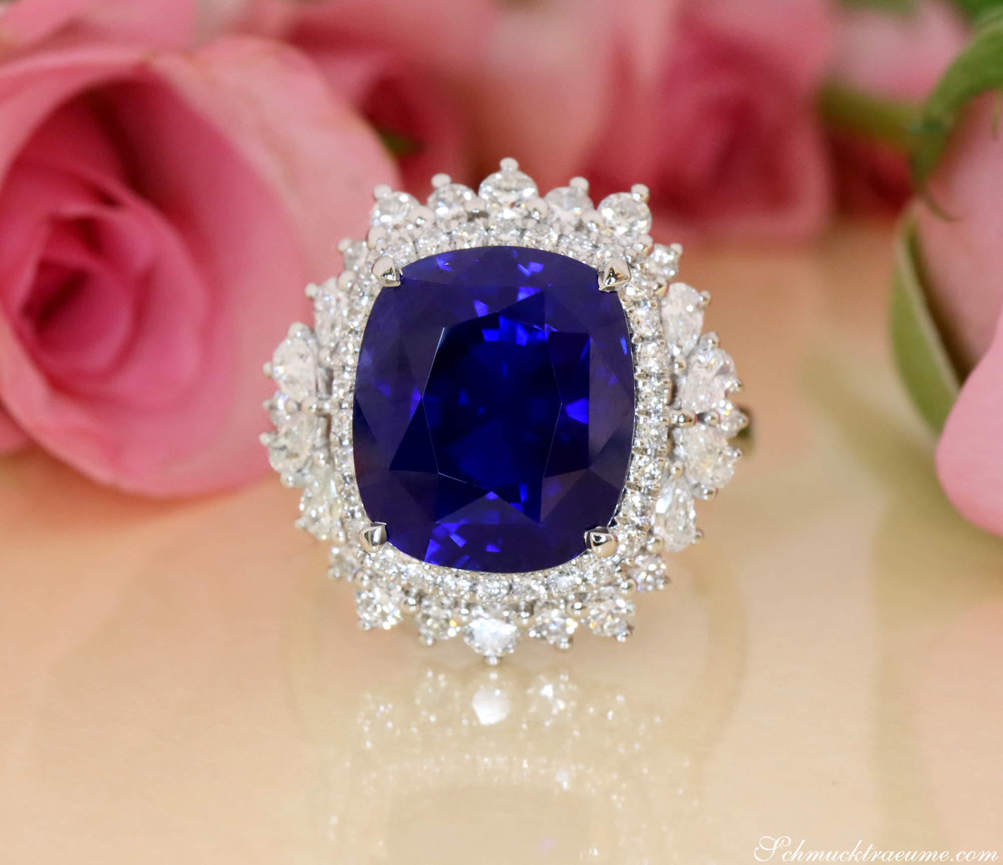 Ceylon Saphir-Ring mit Diamanten, Detailaufnahme, Weißgold 750