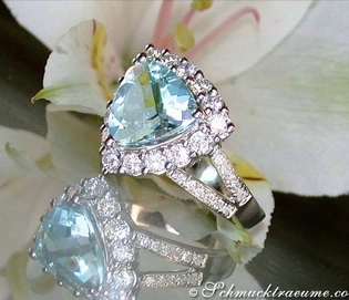 Weißgold-Aquamarin-Ring mit Diamanten im Triangel-Design