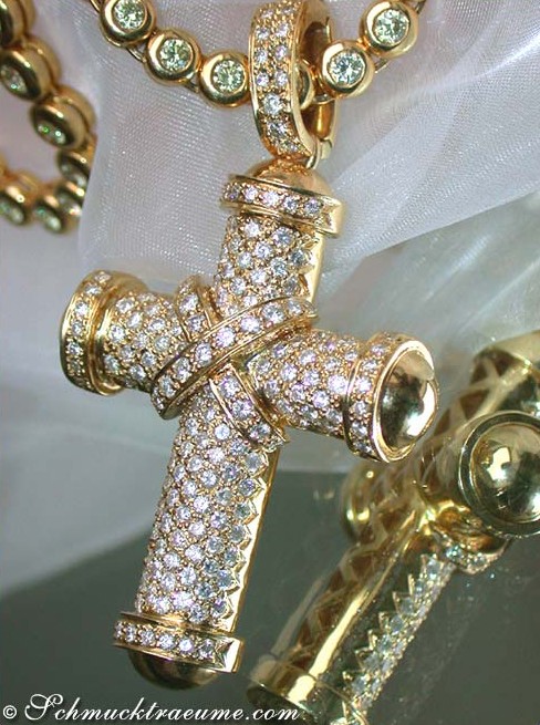 Goldener Kreuzanhänger mit 3.500 Karat Brillanten in Gelbgold 750