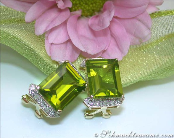 Peridot-Diamant-Ohrstecker aus Gelbgold 585, detailreich, auf Blüte abgestimmt