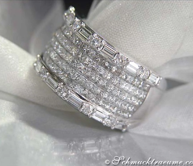 Diamantbandring in Weißgold mit 3.04 ct. Prinzessdiamanten, Detailaufnahme Diamantbandring in Weißgold mit 3.04 ct. Prinzessdiamanten, Detailaufnahme