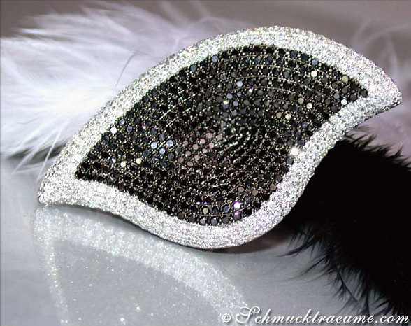 Schwarzer Diamanten-Ring im Blatt-Design aus Weißgold 750