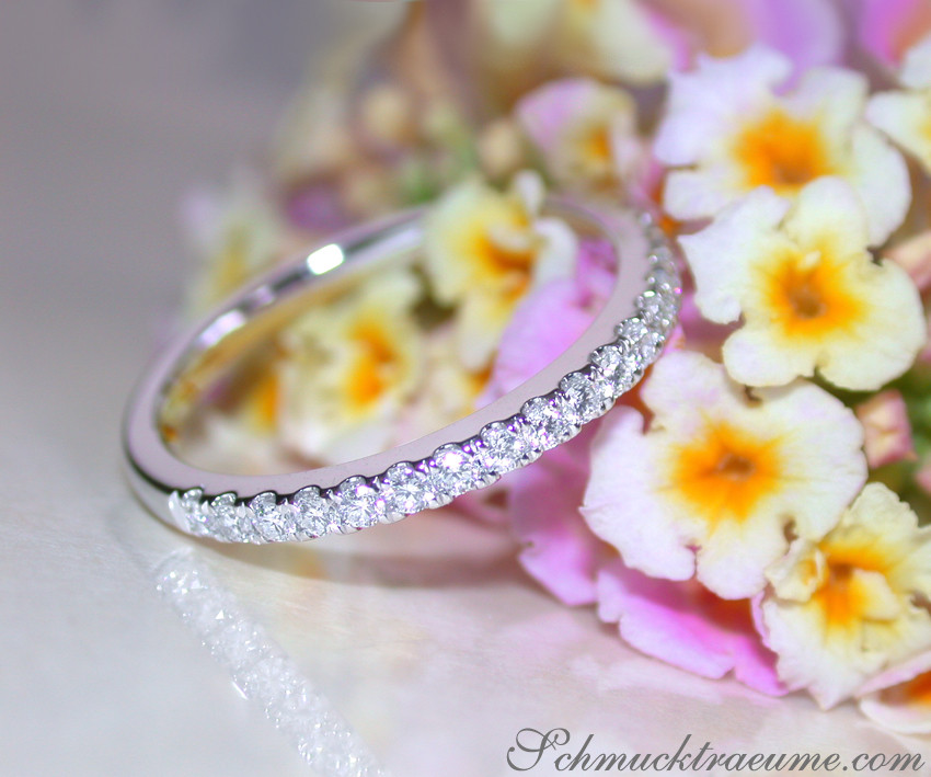 Ewig klassischer Brillanten Memory Ring in Weißgold - Image 6