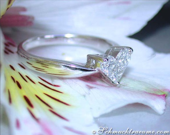 Herzform-Diamant-Ring in Weißgold 750, 0.650 Karat, TW SI/VS