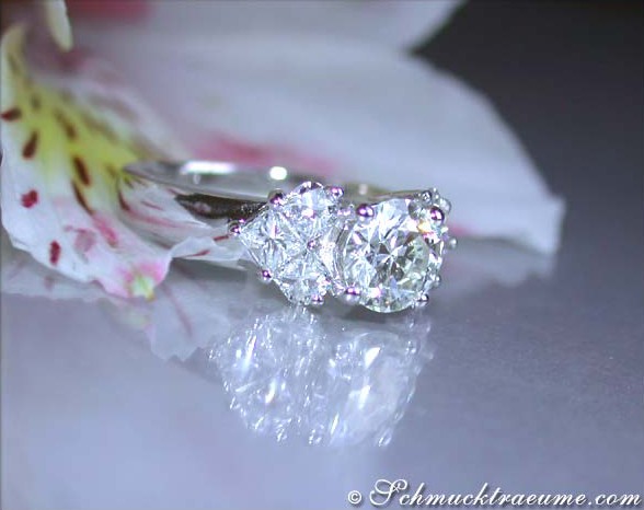 Detailansicht von Herzdesign Diamant Solitär Ring, 1 ct. Diamant, Princess Schliff, Weißgold 750