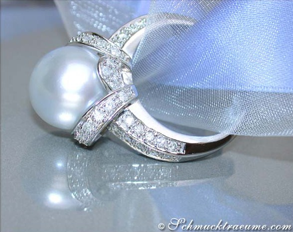 Weißgold 750 Ring mit Südseeperle und Diamanten, Detailaufnahme