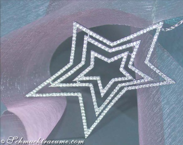 Stattlicher Brillanten Stern Anhänger aus Weißgold 750, Detailaufnahme mit funkelnden Diamanten.