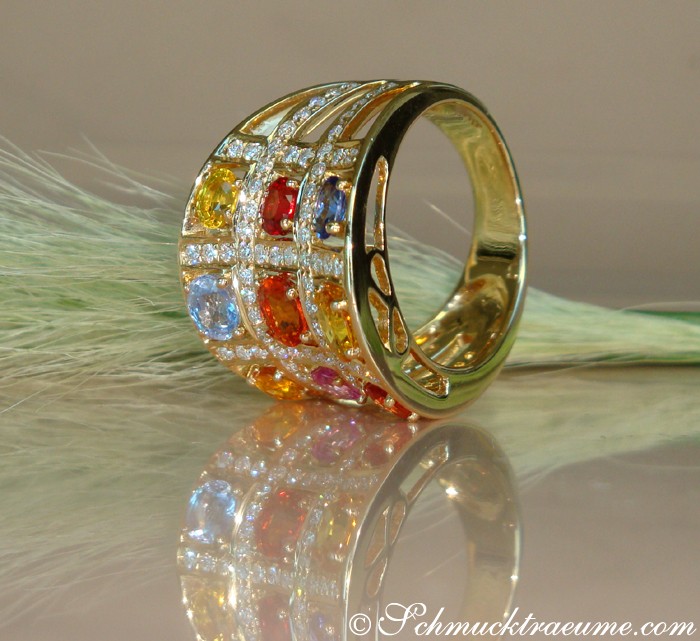 Gelbgold-Ring mit Multicolor Saphir und Brillanten, Detailaufnahme von oben