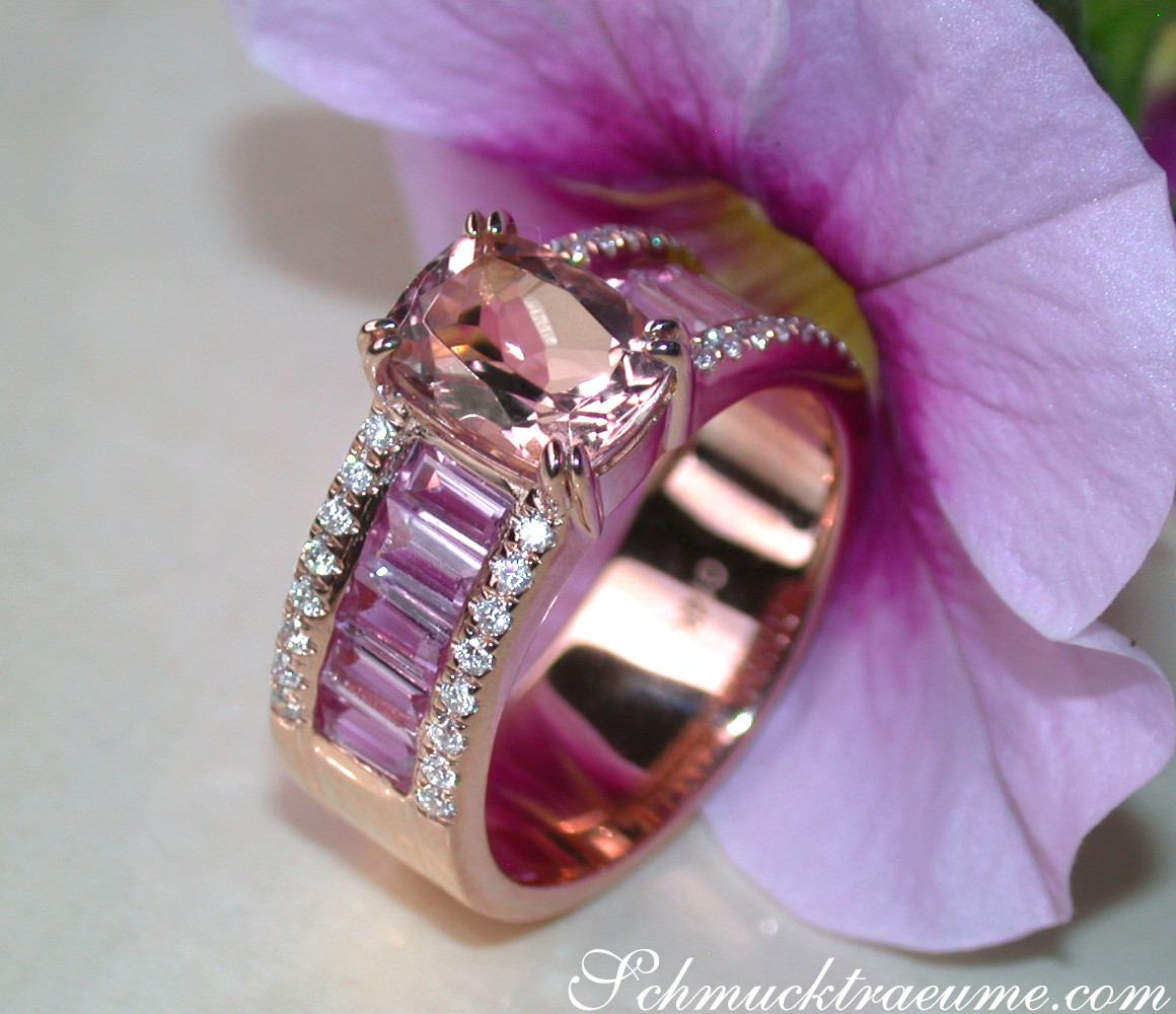 Pfirsichfarbener Morganit-Ring mit pinken Saphiren und Brillanten auf Roségoldbasis