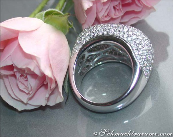 Stattlicher Diamanten Dome Ring mit 259 Brillanten, Detailaufnahme, Weißgold 750