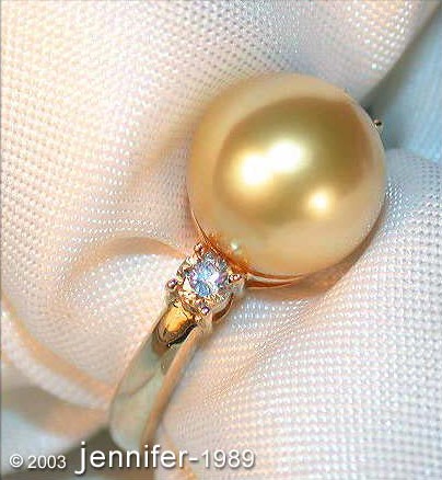 Goldener Südseeperlen-Ring mit Brillanten, Detailaufnahme, 10-11 mm, Gelbgold 585