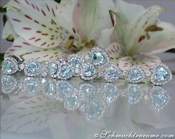 Erlesene Aquamarin Herz Ohrgehänge mit Brillanten - Image 3