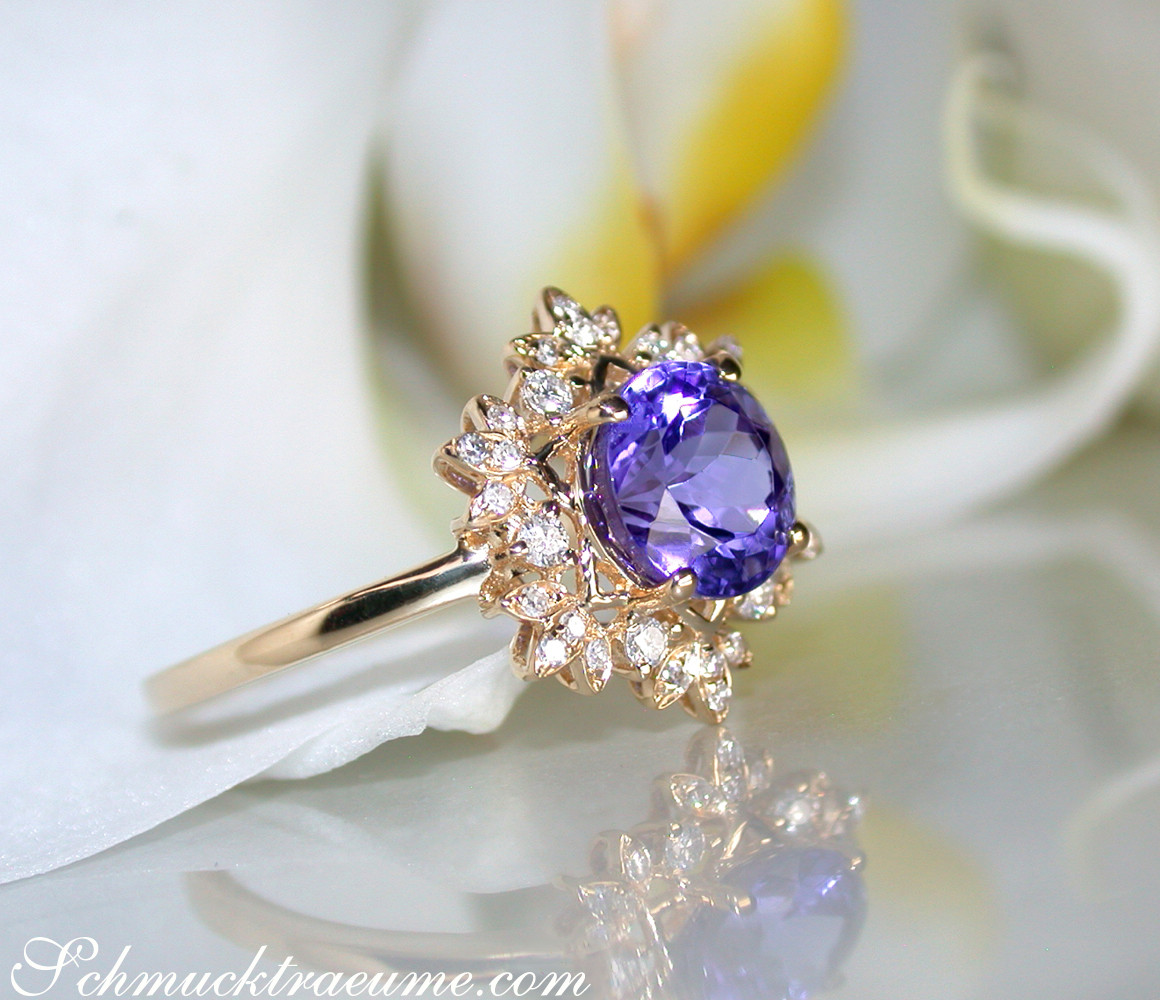 Gelbgold-Tansanit-Ring mit Diamanten im Schneeflocken-Design, detailreich, elegant.