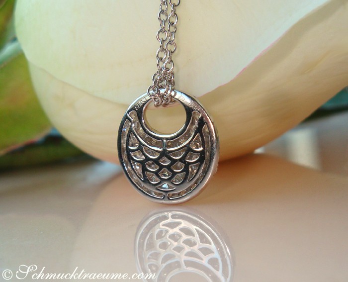 Kreisförmiger Brillantenanhänger mit Kette in Weißgold 585, detailreiches Design, zarte Halskette