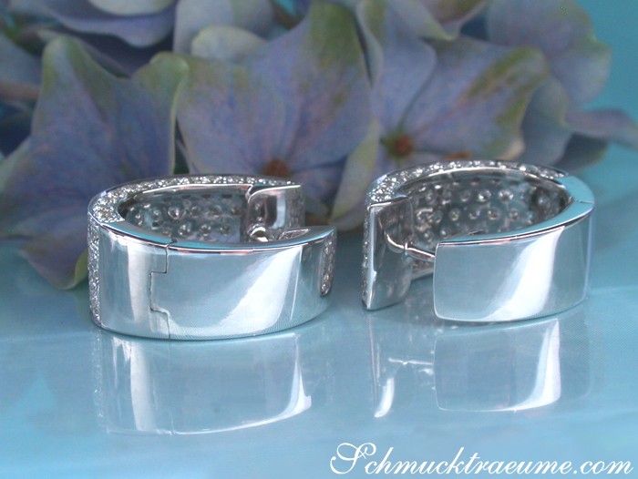 Zeitlose Brillanten-Ohrringe in Weißgold 750 mit klarer Struktur