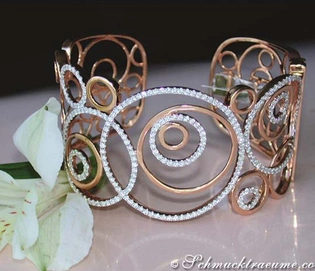 Roségold-Armreif mit Brillanten, spiralförmig, Detailaufnahme