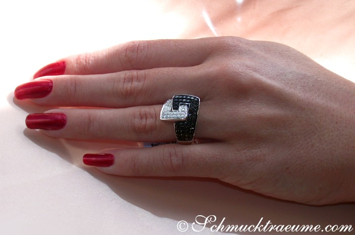 Extravaganter Gürtel Ring mit schwarzen Diamanten - Image 8