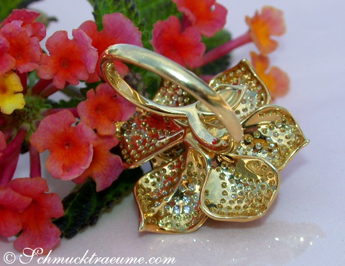 Stattlicher Brillanten Ring mit gelben Brillanten im Blumen Design - Image 5