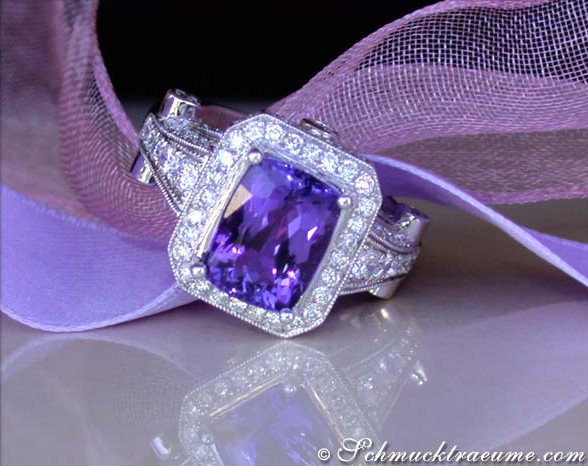 Eleganter Tansanit-Ring mit Brillanten in Weißgold 750