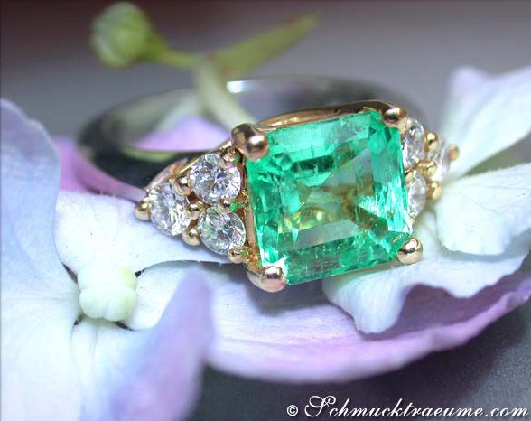 Exquisiter Smaragd Ring mit Brillanten - Image 3