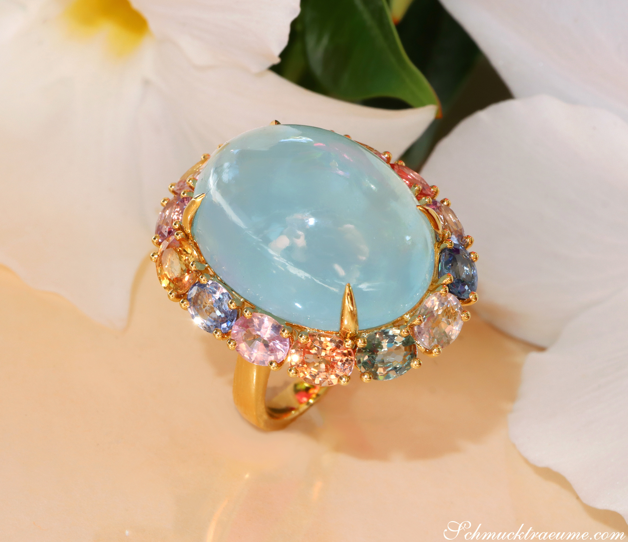 Opulenter Milky Aquamarin Ring mit Multicolor Saphiren in Gelbgold 750