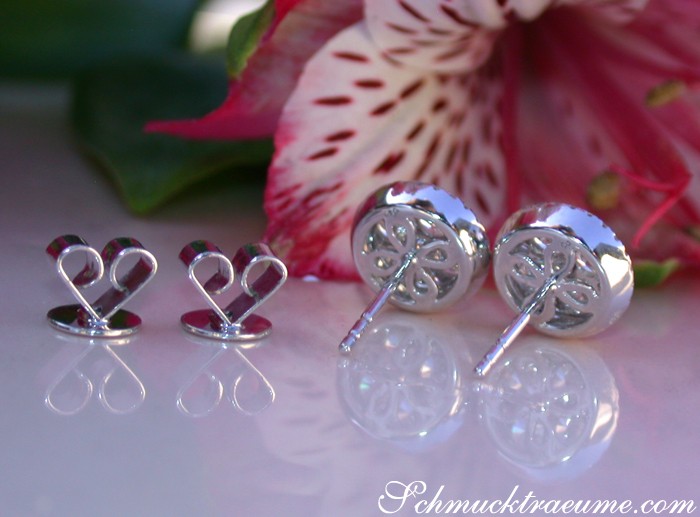 Runde Ohrstecker aus Weißgold 750 mit Brillanten, Detailaufnahme auf Blüte, dezent elegante Accessoires