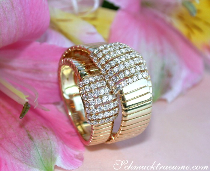 Gelbgold 750 Brillanten Ring mit klaren Linien und auffälligem Design