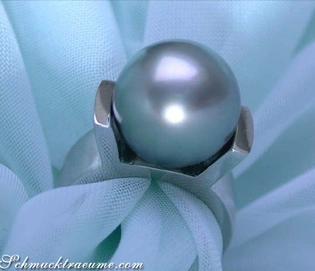 Weißgold 585 Ring mit 12-13 mm Tahitiperle auf zarter Seide