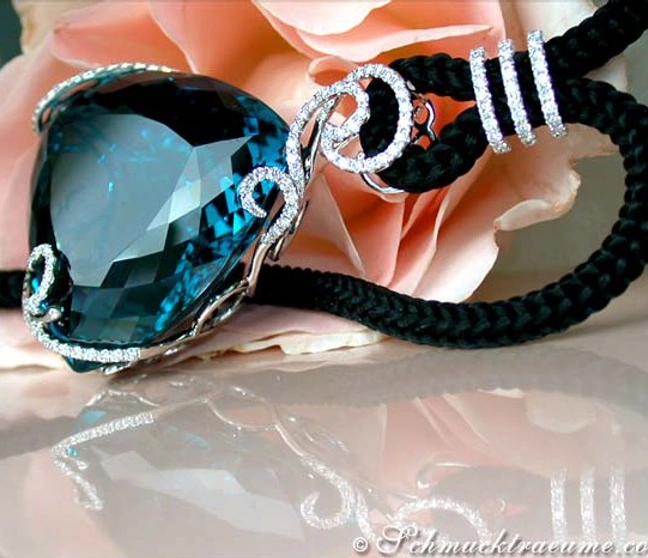 Exquisites Blautopas Collier mit Brillanten - Image 1 Exquisites Blautopas Collier mit Brillanten - Image 1