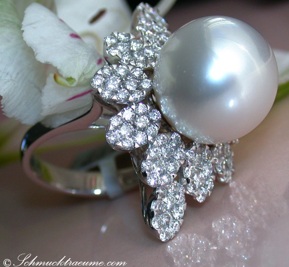 Südseeperlenring mit Brillanten, Detailaufnahme, Weißgold, Perlendurchmesser 14-15 mm