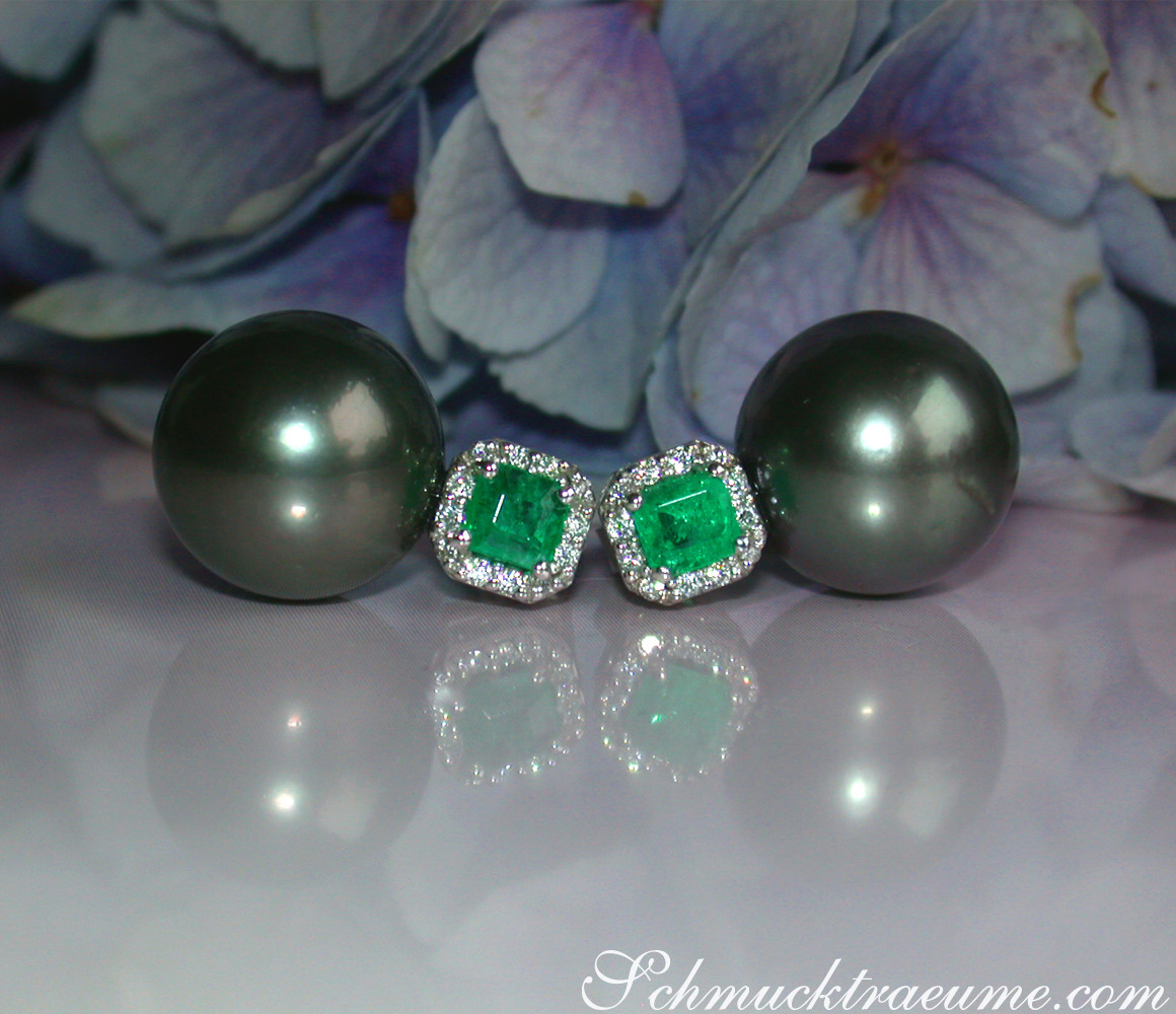 Tahitiperlen-Ohrstecker mit Smaragden und Diamanten, 12 mm, Weißgold 750, Detailansicht