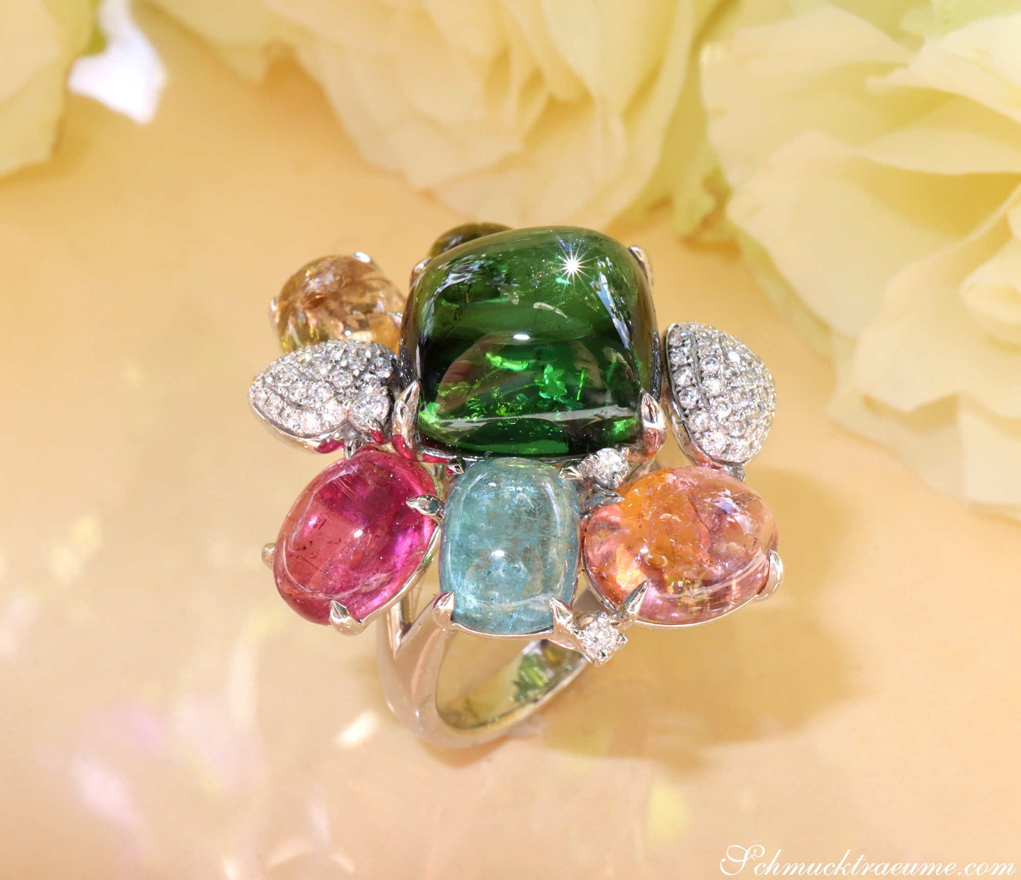 Multicolor Turmalin Ring mit Brillanten, Detailansicht auf Blüte, hochwertige Verarbeitung