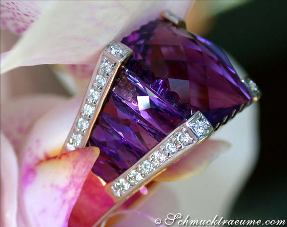 Extravagant: Amethyst-Ring mit Brillanten in Gelbgold & Weißgold 750