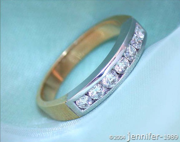 Feinster Diamanten Band Ring in Bicolor Fertigung - Image 4
