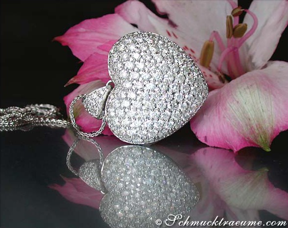 Herz-Anhänger aus Weißgold mit 4,05 ct. Brillanten, Detailaufnahme