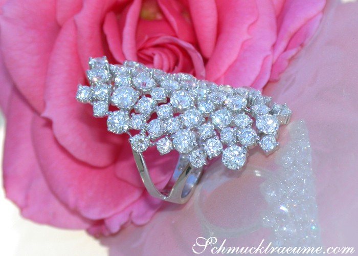 Funkelnder Wasserfall-Ring aus Weißgold mit 5.770 Karat TW VS Brillanten