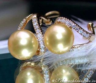 Goldene Südseeperlen-Ohrstecker mit Brillanten in Gelbgold 750