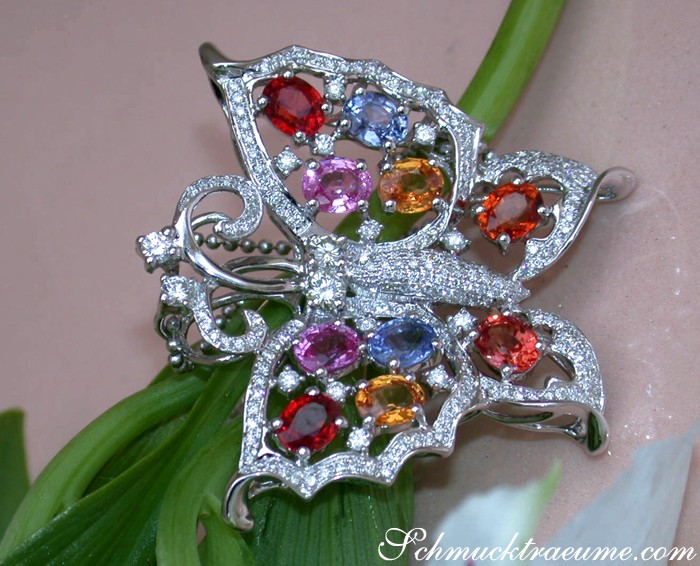 Weißgold-Schmetterling-Anhänger mit farbenfrohen Saphiren und Brillanten, Detailaufnahme