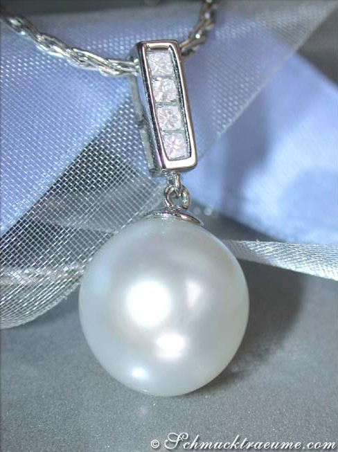 Weißgold 750 Anhänger mit 0.170 ct Diamanten und 10-11 mm Südseeperle