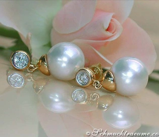 Gelbgold 750 Ohrringe mit 0.350 Karat Brillanten und 11-12 mm Perlen