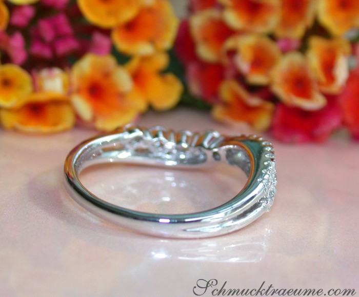 Klassischer Brillanten-Bandring mit 0.740 Karat, W SI, in Weißgold 750, Detailansicht