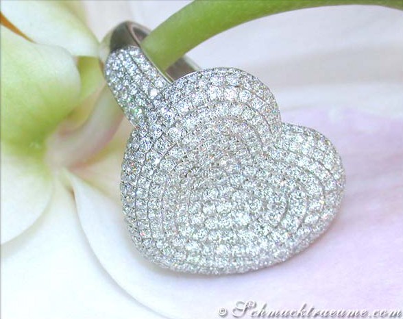 Prächtiger Herzring aus Weißgold 750 mit 1.830 Brillanten