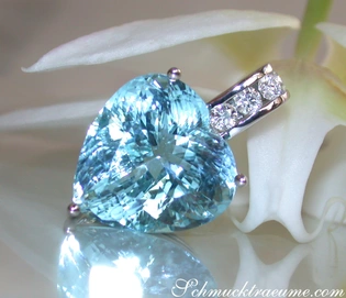 Herzschliff Aquamarin-Anhänger in Weißgold 750, 17.550 Karat