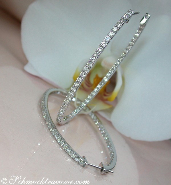 Ovale Brillanten Creolen aus Weißgold 750, detailreich mit funkelnden Steinen