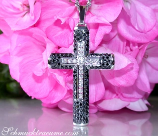 Schwarzer Diamant Kreuz-Anhänger in Weißgold, 2.247 Karat